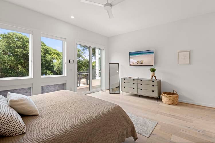 1st Floor King with Private Bath