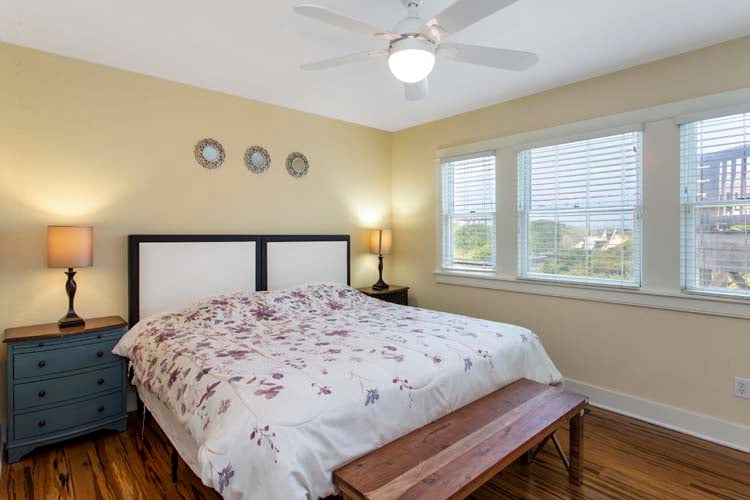 1st Floor King with Private Bath