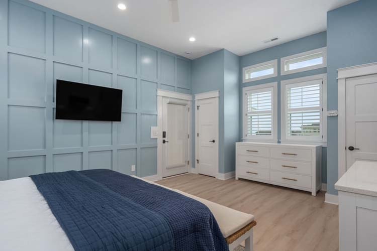 2nd Floor King with Shared Bath (9)