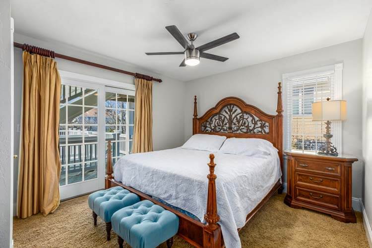 1st Floor King with Private Bath