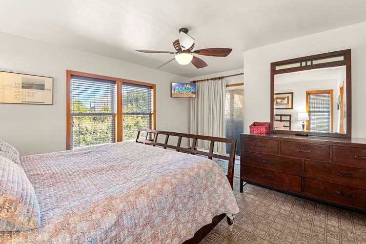 1st Floor King with Private Bath