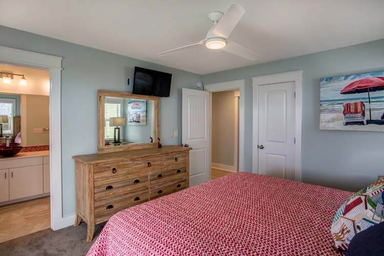 1st Floor King with Private Bath