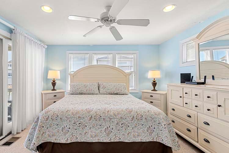 1st Floor King with Private Bath