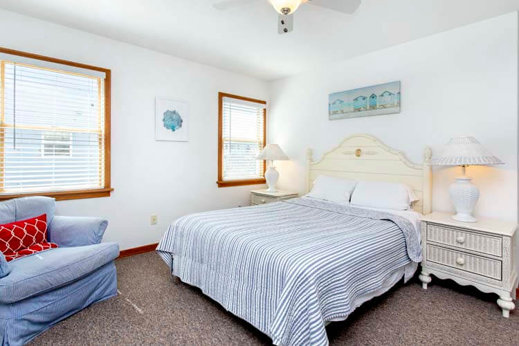 1st Floor Queen with Private Bath