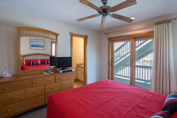 1st Floor Queen with Private Bath