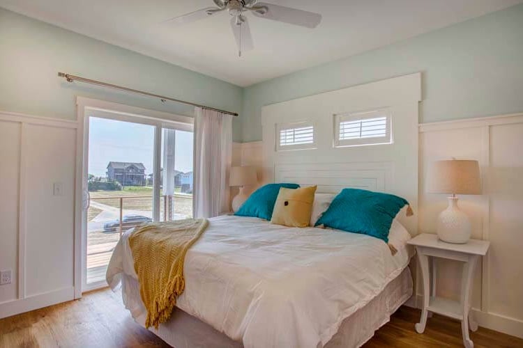 1st Floor King with Private Bath