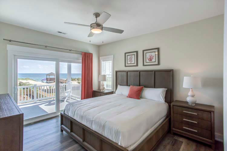 1st Floor King with Private Bath (SE)