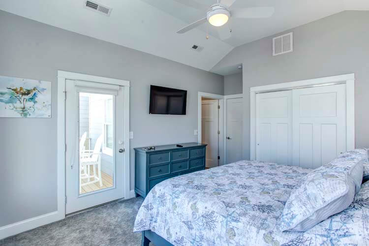 2nd Floor King with Private Bath