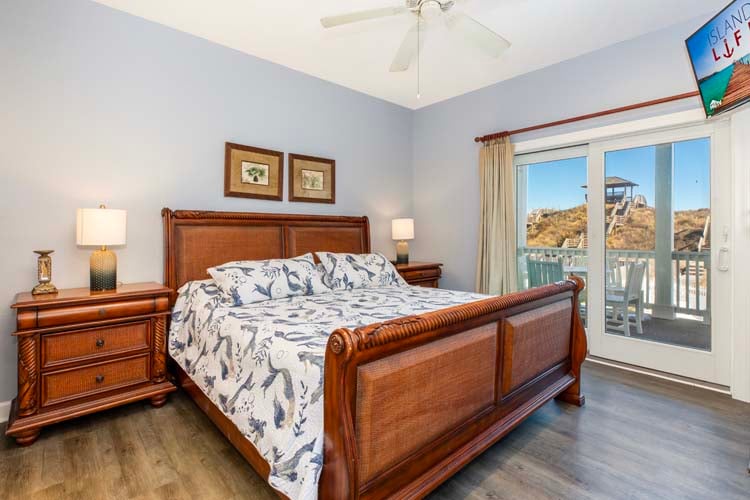 1st Floor King with Private Bath