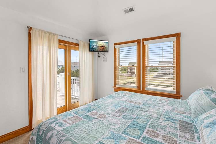 2nd Floor King with Private Bath