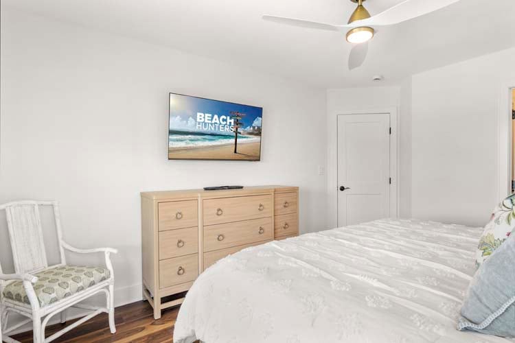 1st Floor King with Private Bath