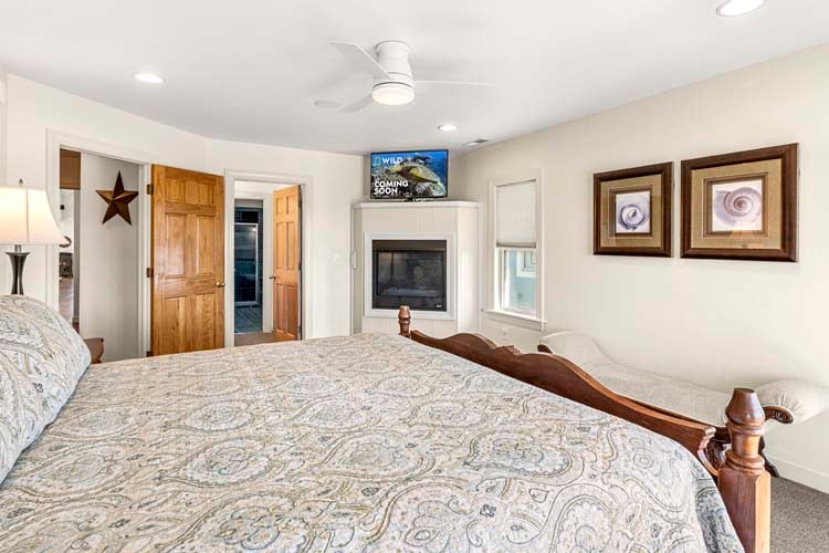 2nd Floor King with Private Bath (1)