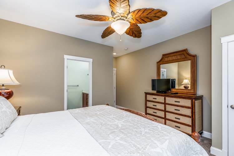 1st Floor King with Private Bath