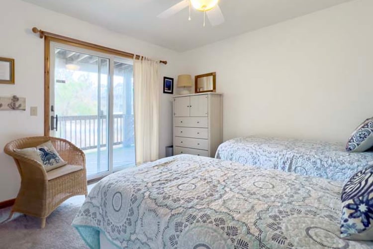 1st Floor Twins Bedroom