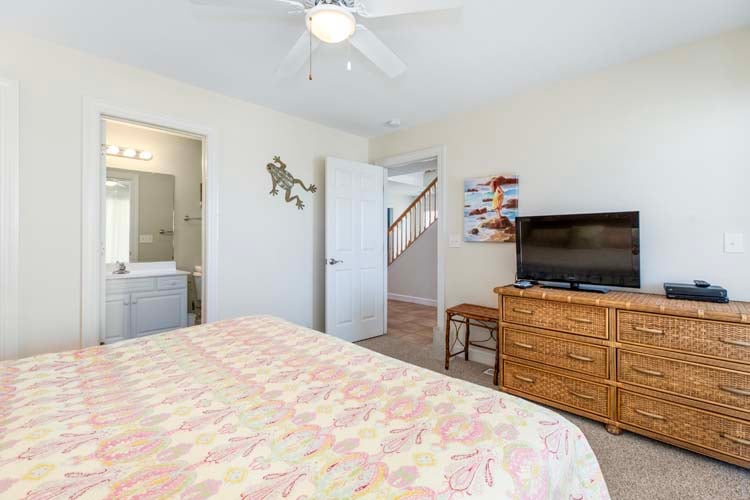 1st Floor King with Private Bath