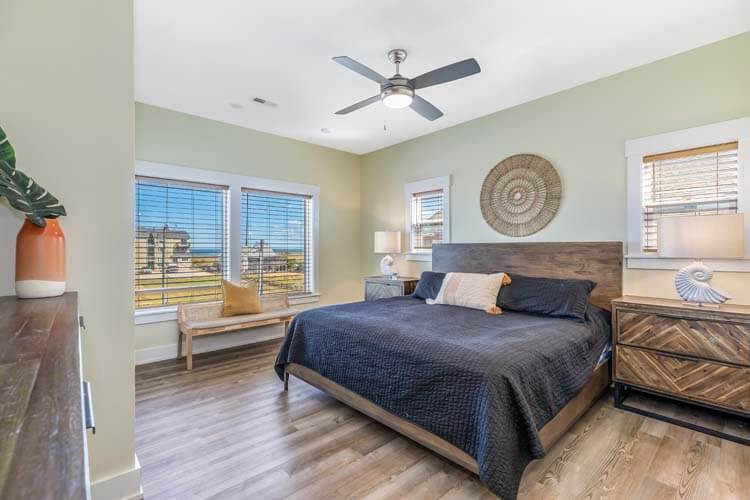 2nd Floor King with Private Bath