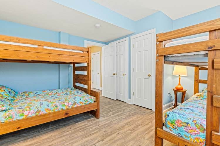 Ground Floor Pyramid & Twin Bunk with Shared Bath