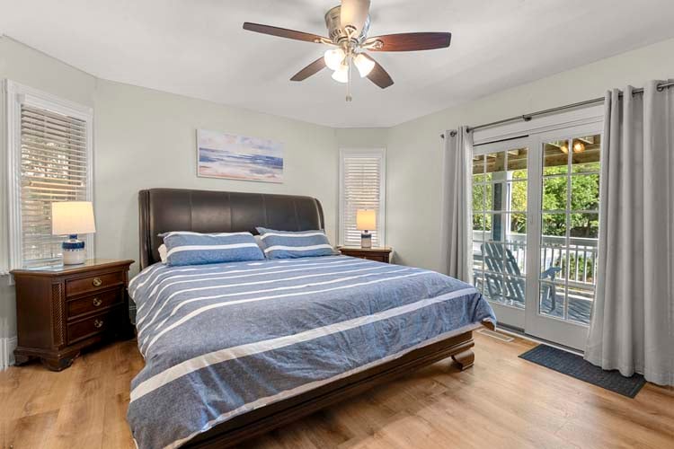 1st Floor King with Private Bath