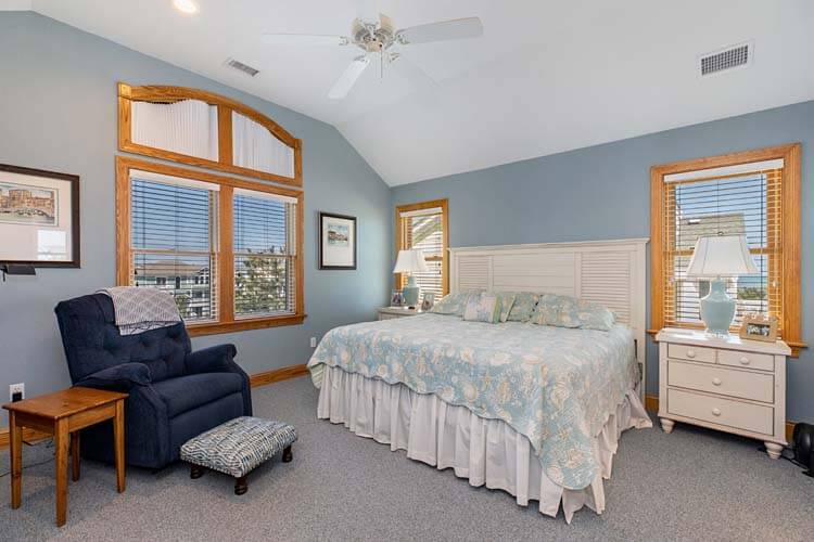 2nd Floor King with Private Bath