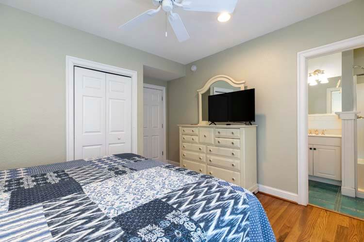 Ground Floor King with Private Bath