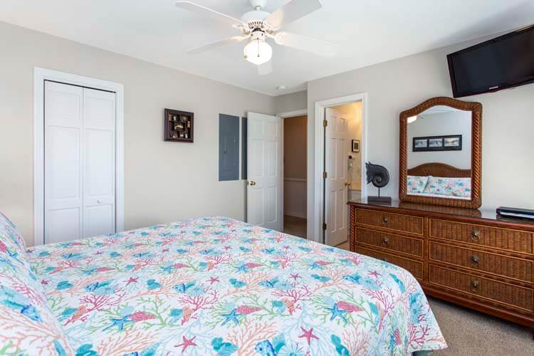 1st Floor King with Private Bath