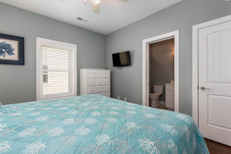 1st Floor King with Private Bath (11)