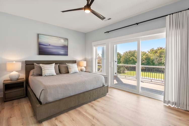 1st Floor King with Private Bath