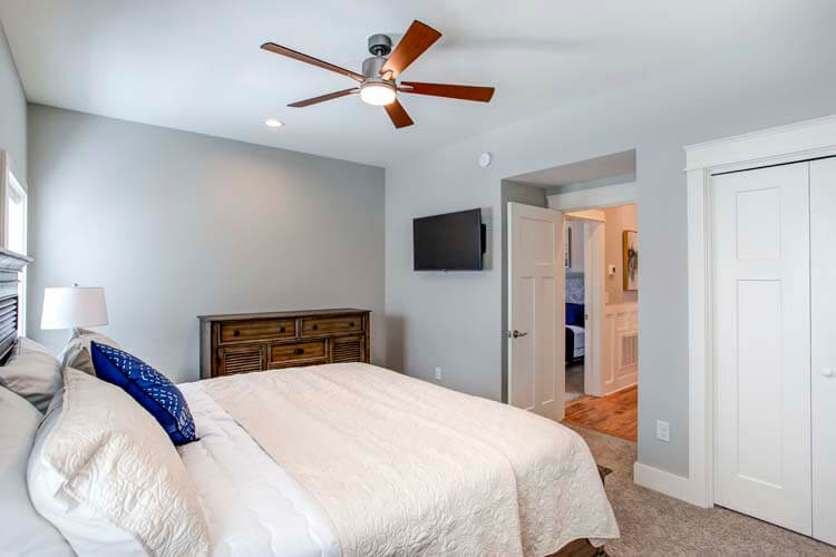 1st Floor King with Private Bath