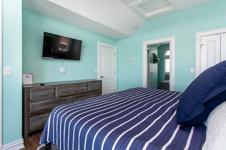 2nd Floor King with Private Bath