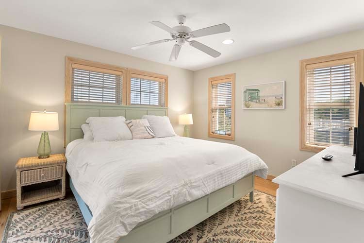 1st Floor King with Private Bath