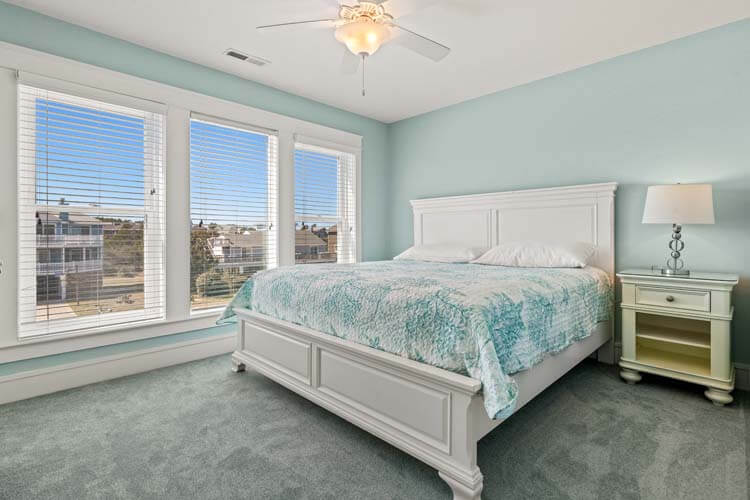 1st Floor King with Private Bath