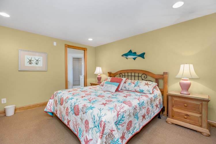 1st Floor NW King with Private Bath