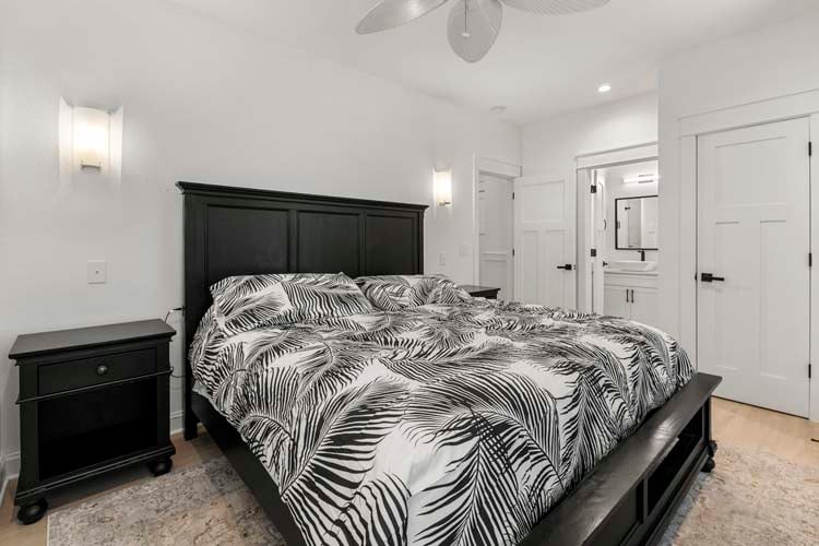 1st Floor King with Private Bath (8)