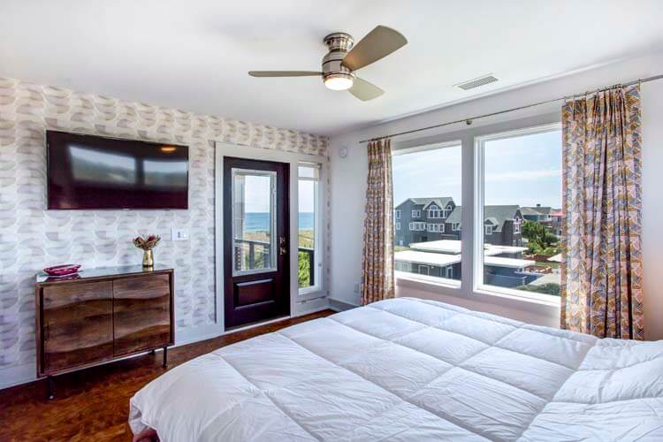 2nd Floor King with Private Bath (SW)