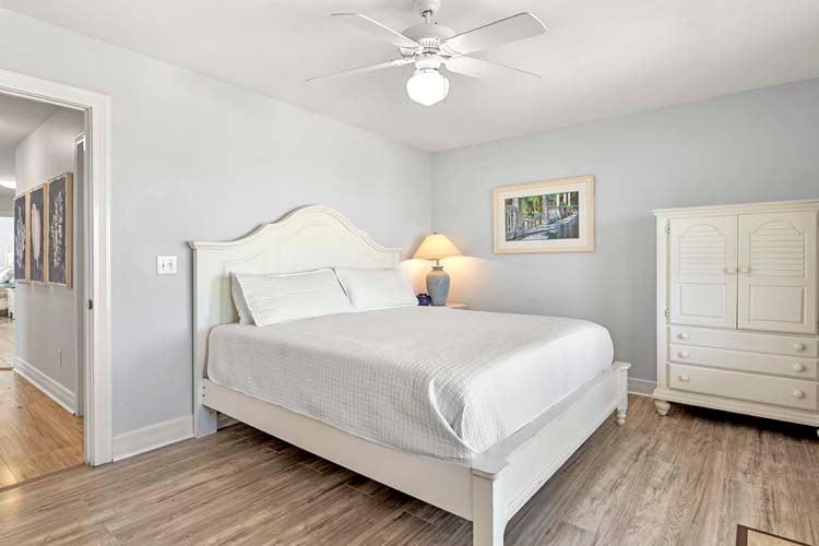 1st Floor King with Private Bath