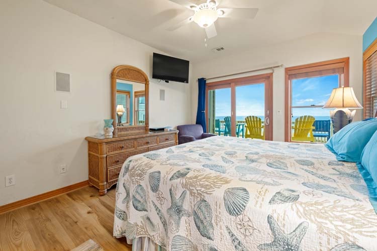 2nd Floor King with Private Bath