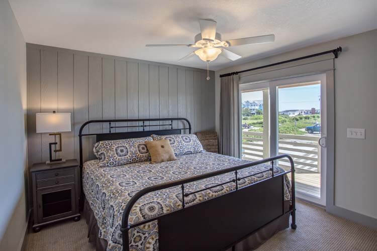 1st Floor King with Private Bath