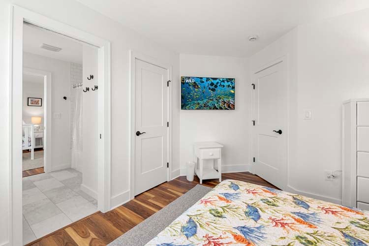 1st Floor Twin Over Queen with Shared Bath