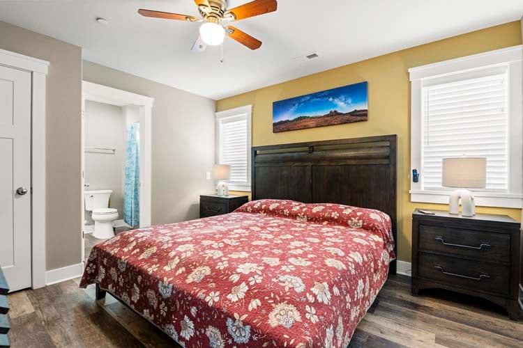 Ground Floor King with Private Bath (8)