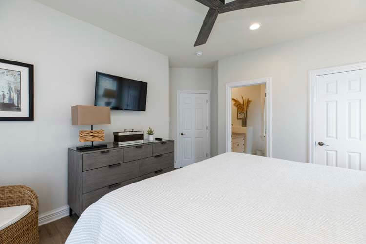 1st Floor King with Private Bath