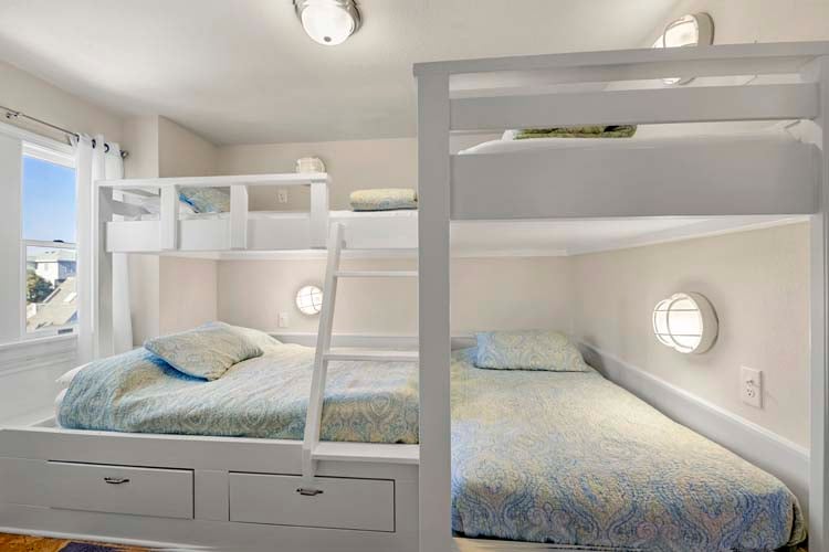 1st Floor Pyramid & Twin Bunk with Shared Bath