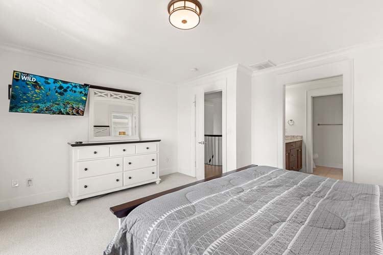 2nd Floor King with Private Bath