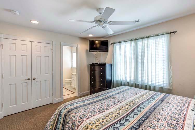 1st Floor King with Private Bath