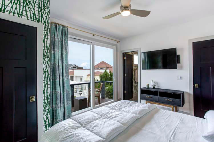 1st Floor King with Private Bath (N)