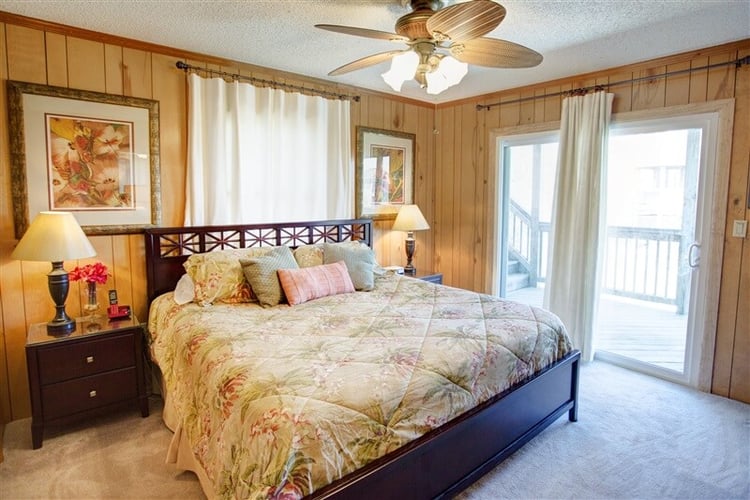 1st Floor King with Private Bath