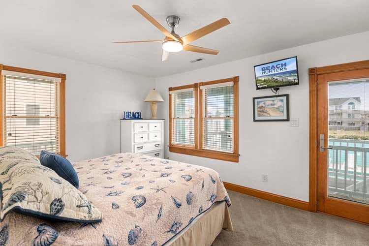 1st Floor King with Private Bath