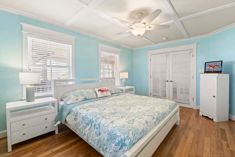 1st Floor King with Private Bath