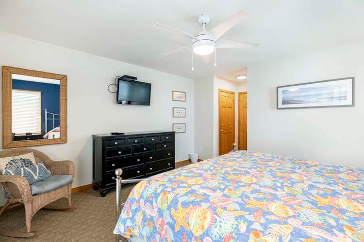 1st Floor King with Private Bath