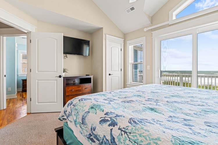 2nd Floor King with Private Bath #2