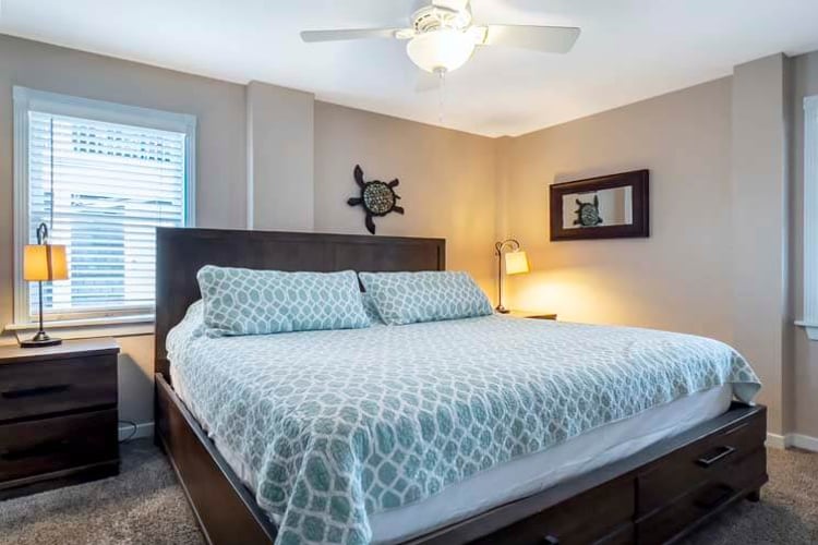 Ground Floor King with Shared Bath